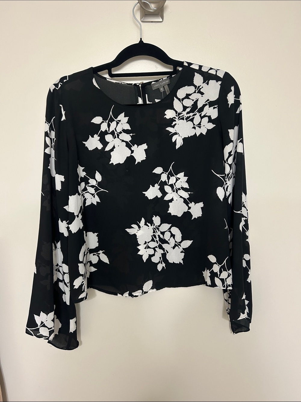 Vince Camuto Black & White Floral Blouse | Vince Camuto Blouse | Black and White